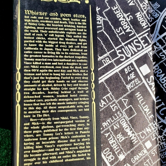 Motley Crue The Dirt : Confessions of the World's Most Notorious Rock Band Book - Picture 6 of 16